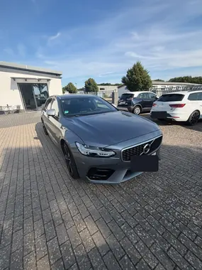 Volvo V90 bei der Fahrzeugbewertung